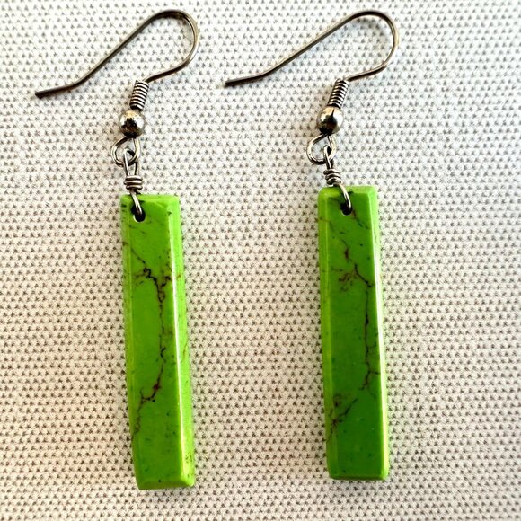 Jewelry - Green Glass Bar Drop Earrings